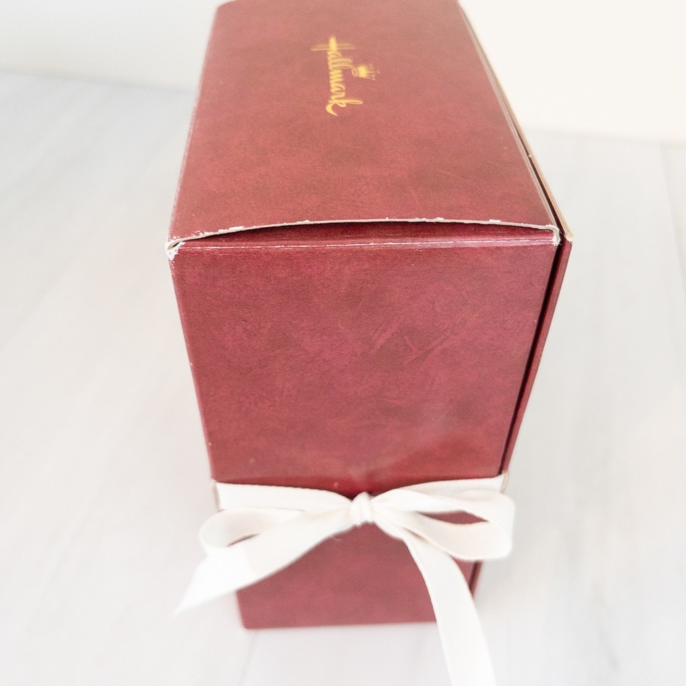 Hallmark • Addy An American Keepsake Ornament - Picture 6 of 12
